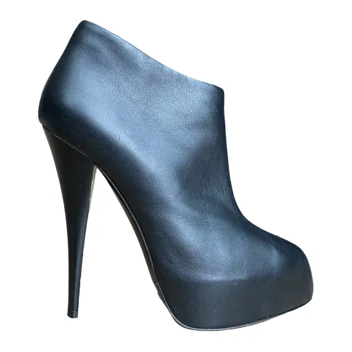 GIUSEPPE ZANOTTI Black Leather Pointed Toe Platform Ankle Boots, Size 37