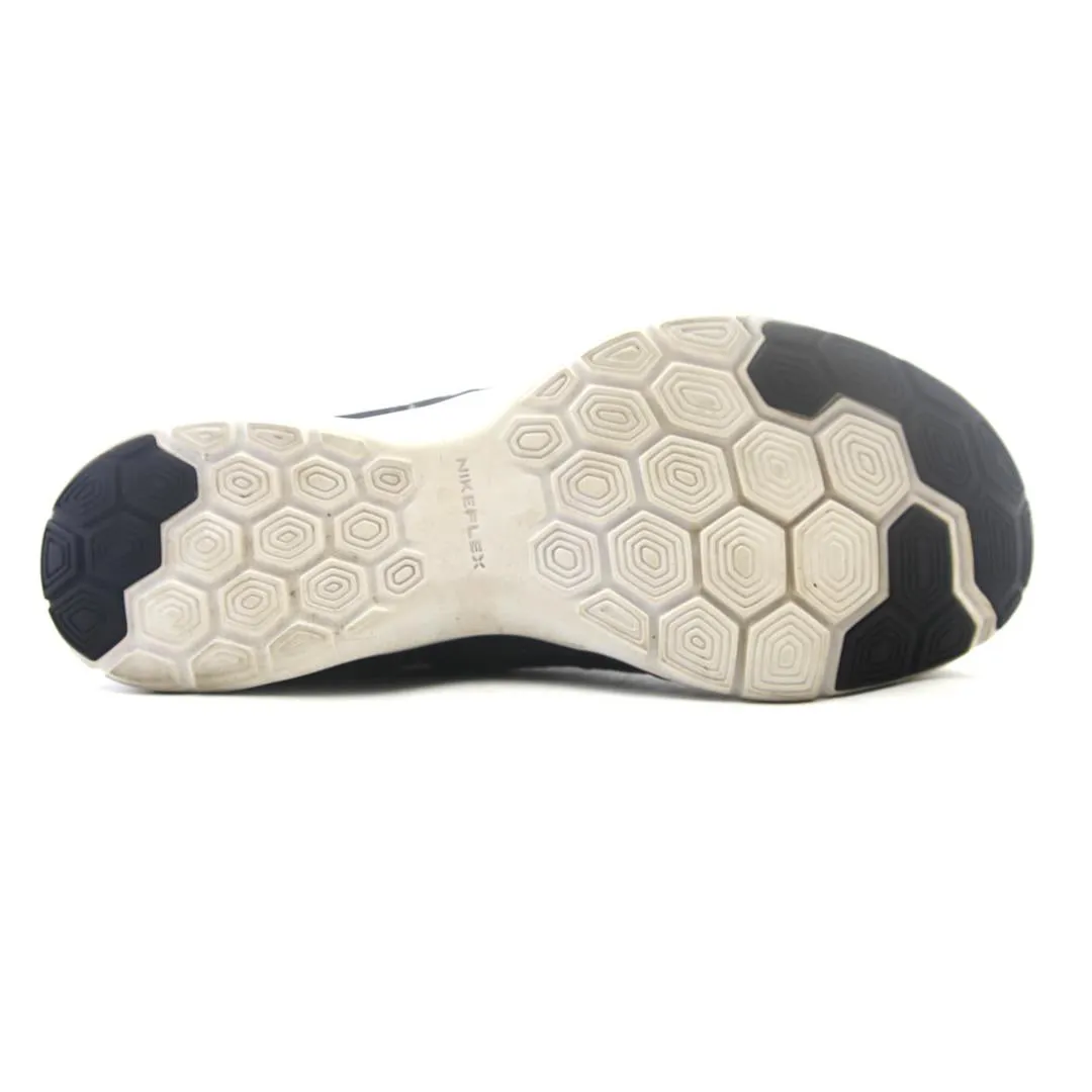 NIKE  FLEX TR5